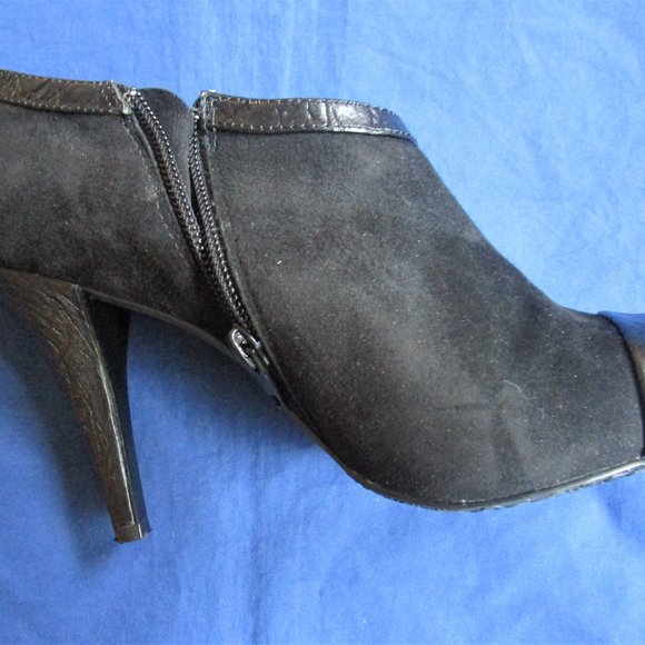 CALVIN KLEIN HIGH HEEL SUEDE BOOTIES w/LEATHER TRIM - Picture 9 of 11